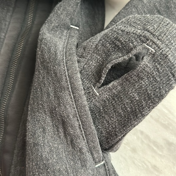 *rare* LULULEMON Virasana Blanket Wrap in Heathered Black, Black Zip Detail 6 - Picture 15 of 16
